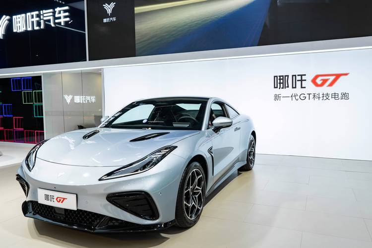 重庆丰都县迅润翰企业管理咨询哪吒汽车在智能汽车领域的表现，领途汽车在新能源汽车市场中的影响力